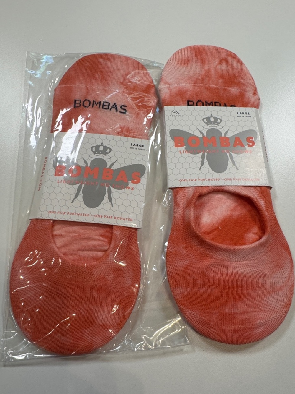 Bombas NWT Tie Dye No Show Socks 2 PR SZ: Large fits women 7-9 Color: Orange